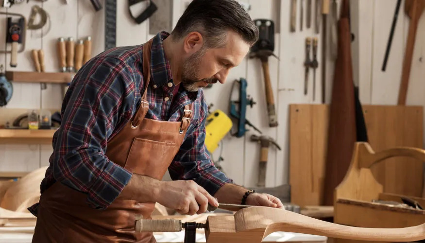 معلم نجار بجدة حي الروضة